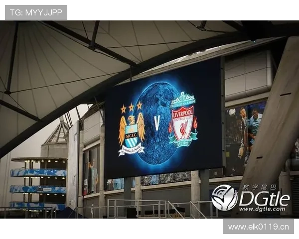 曼城球迷远征挪威爬树看球